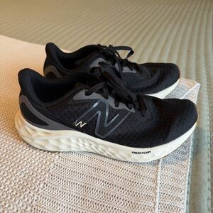 New Balance Black and White Running Shoes Size 8.5
